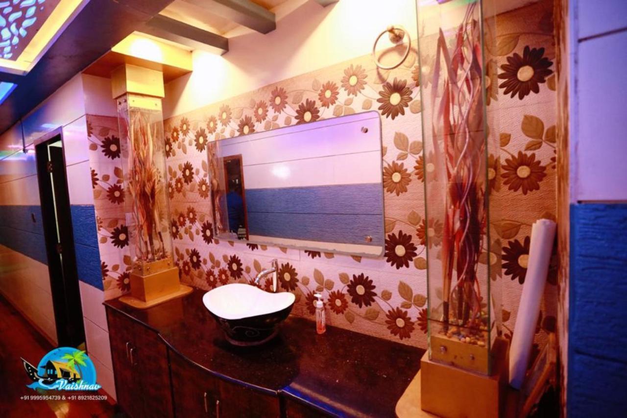 Vaishnav Tours Hotel Alappuzha Exterior photo