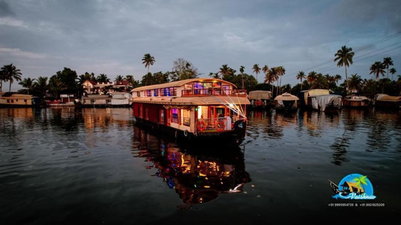 Vaishnav Tours Hotel Alappuzha Exterior photo