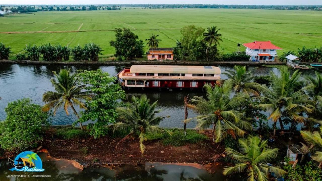 Vaishnav Tours Hotel Alappuzha Exterior photo