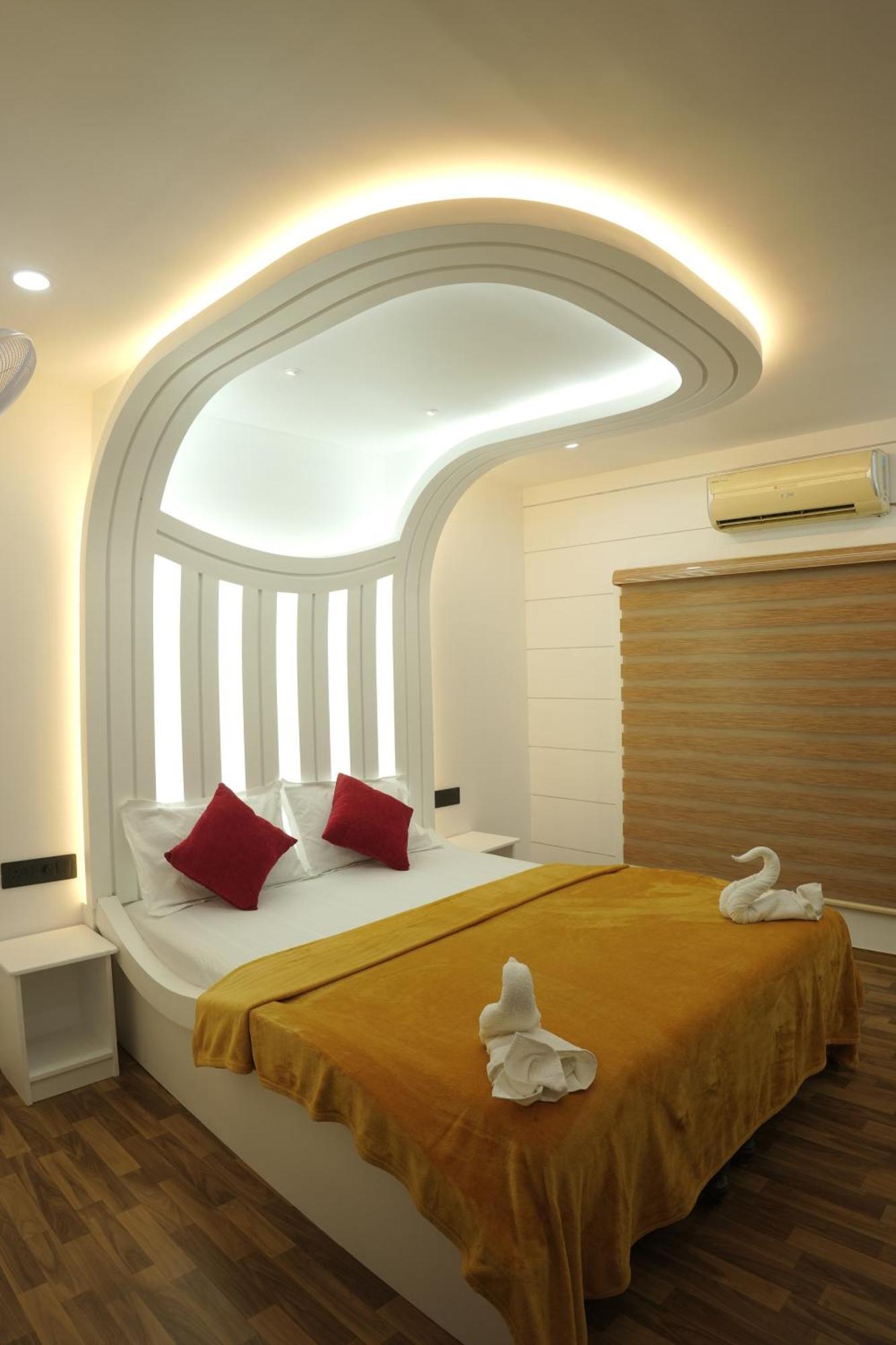 Vaishnav Tours Hotel Alappuzha Exterior photo