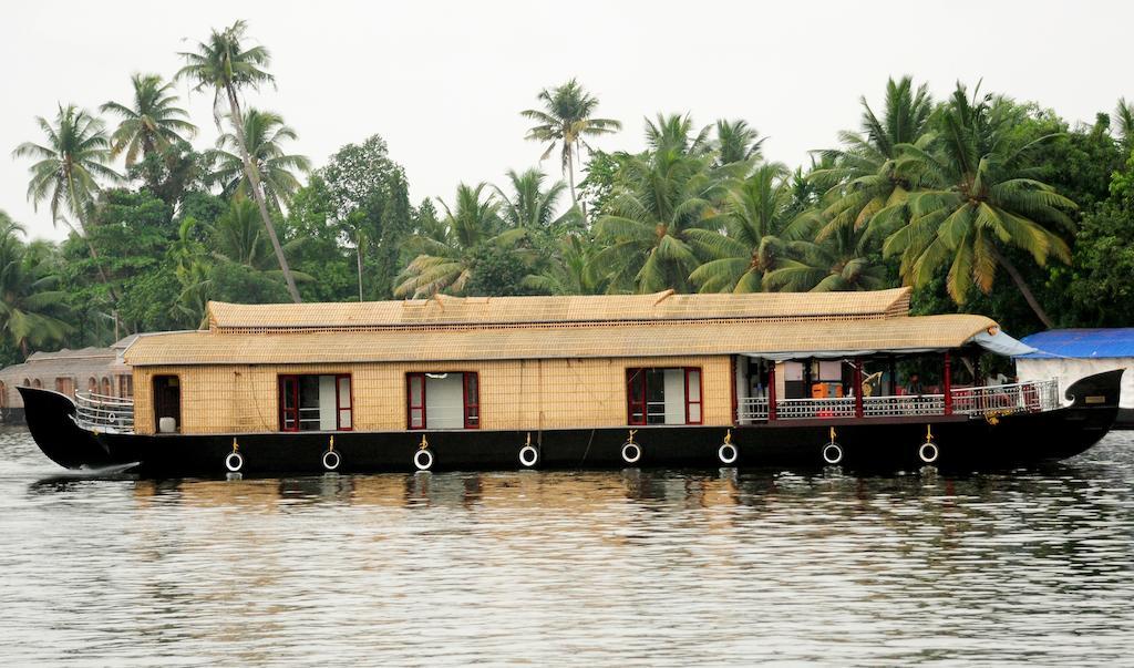 Vaishnav Tours Hotel Alappuzha Room photo