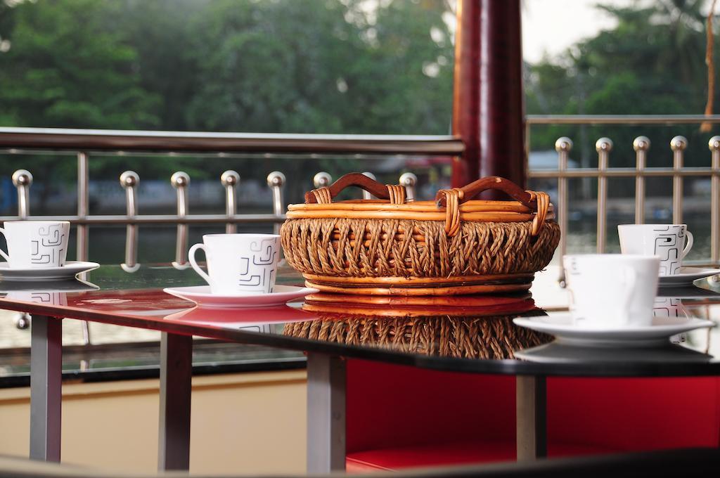 Vaishnav Tours Hotel Alappuzha Room photo