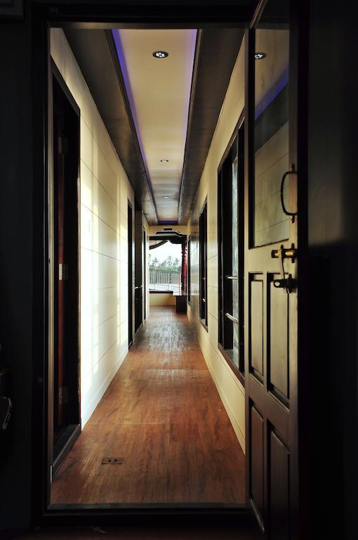 Vaishnav Tours Hotel Alappuzha Exterior photo