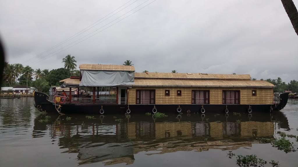 Vaishnav Tours Hotel Alappuzha Exterior photo